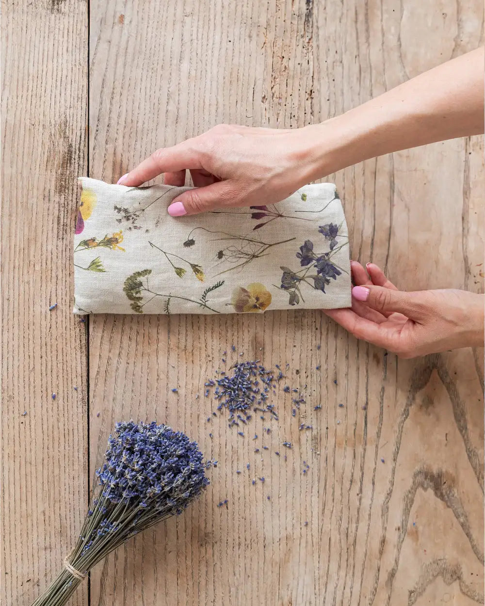 MagicLinen - Leinen-Augenkissen mit botanischem Druck | Blumendruck