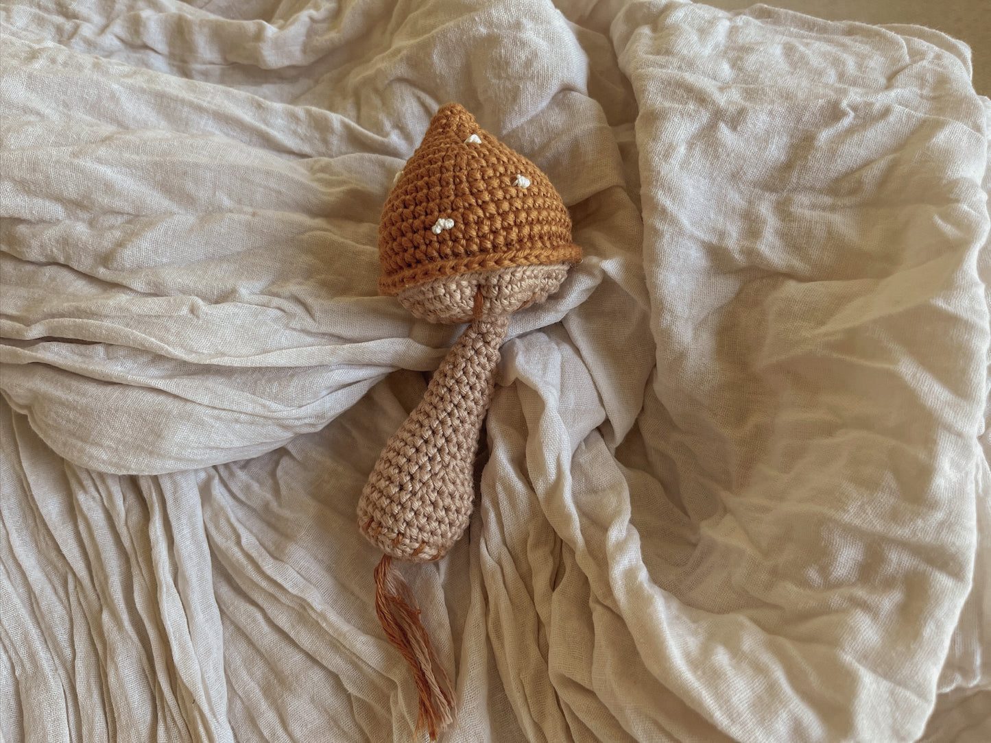 Mushroom Rattle Cinnamon