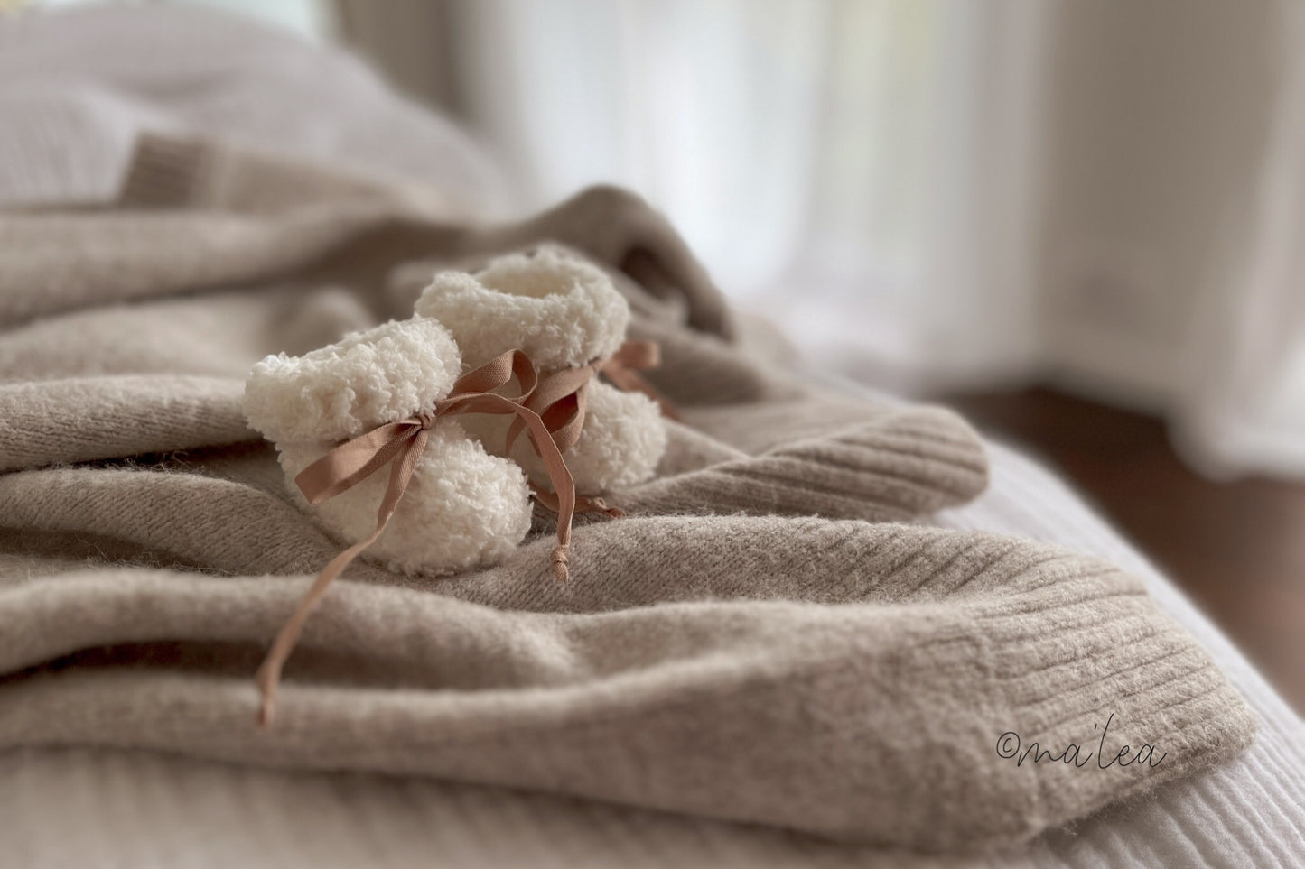 Teddy booties with cotton strap