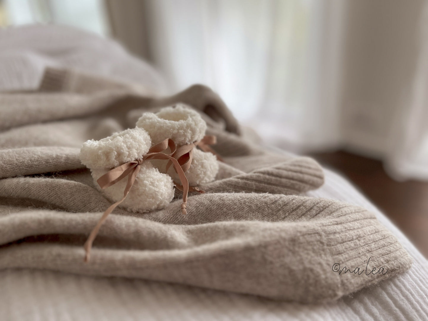 Teddy booties with cotton strap