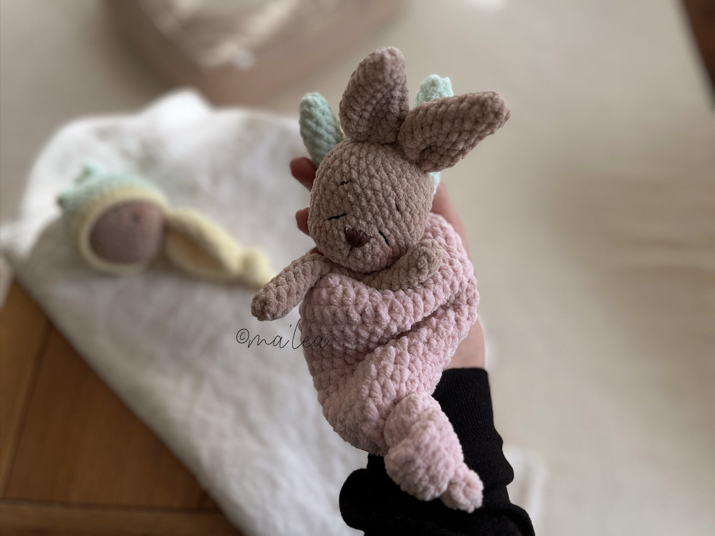 Kuschelkarotte mit Häschen Baby-Aktiv-Spielzeug ma'lea