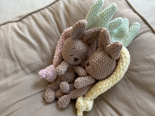 Kuschelkarotte mit Häschen Baby-Aktiv-Spielzeug ma'lea