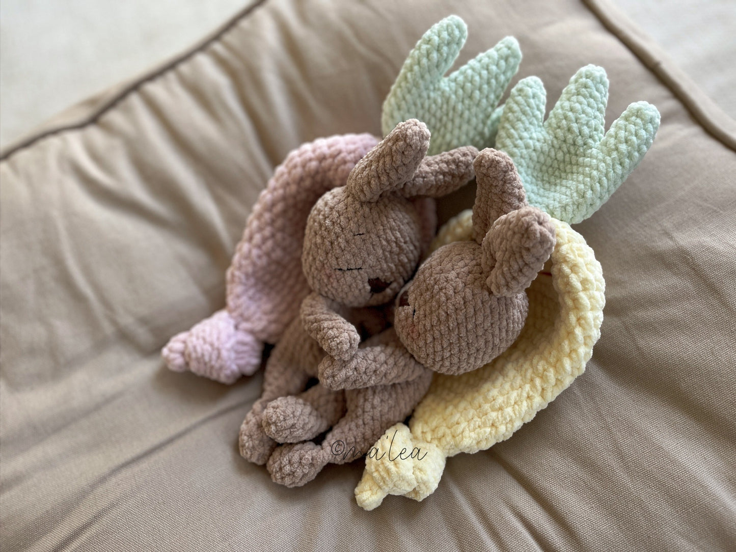 Kuschelkarotte mit Häschen Baby-Aktiv-Spielzeug ma'lea