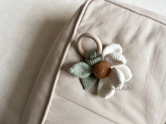 Blumenrassel mit Holzgreifling Babyrassel ma'lea