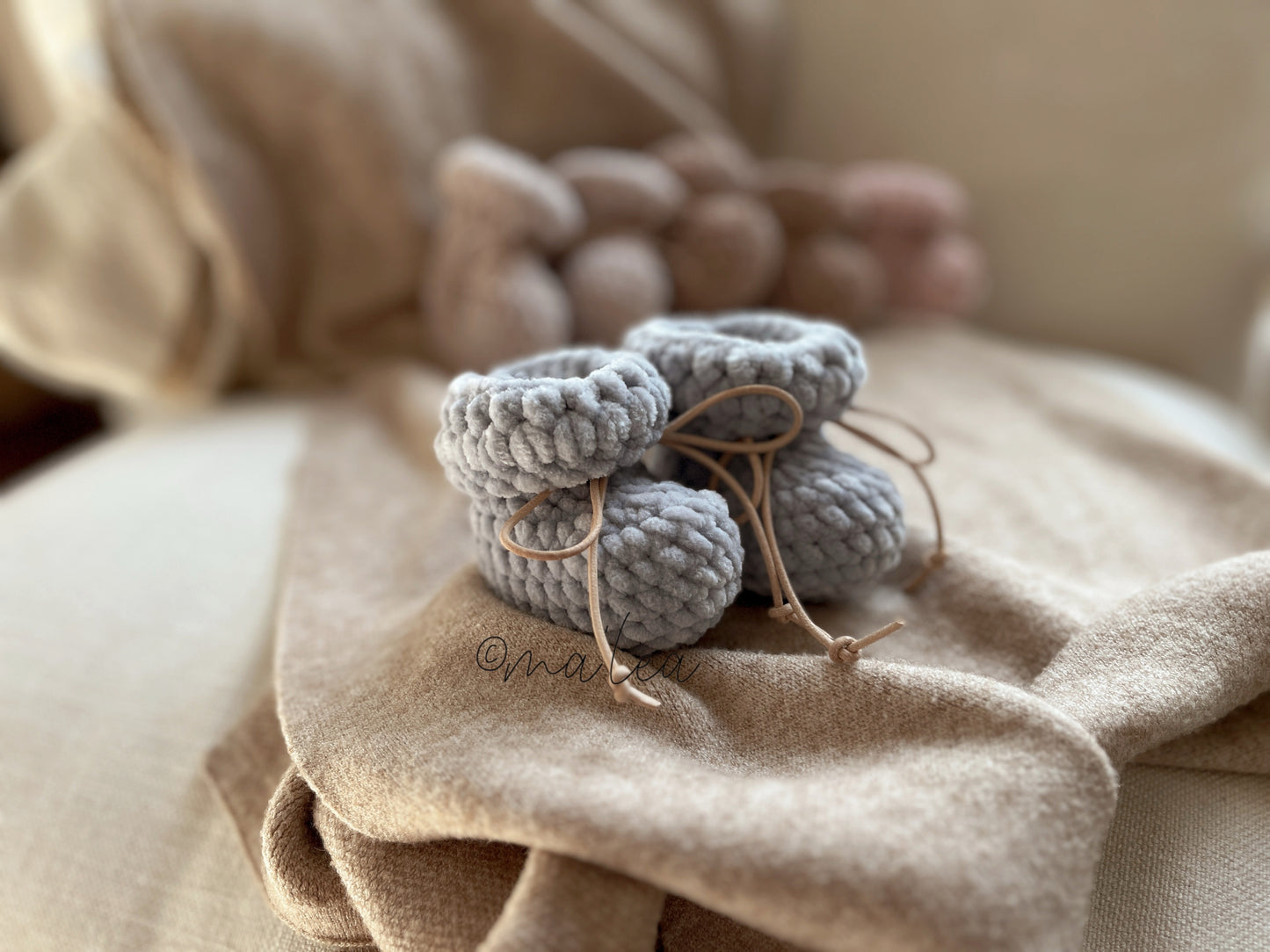 Plushy Booties mit Lederband Babysocken ma'lea