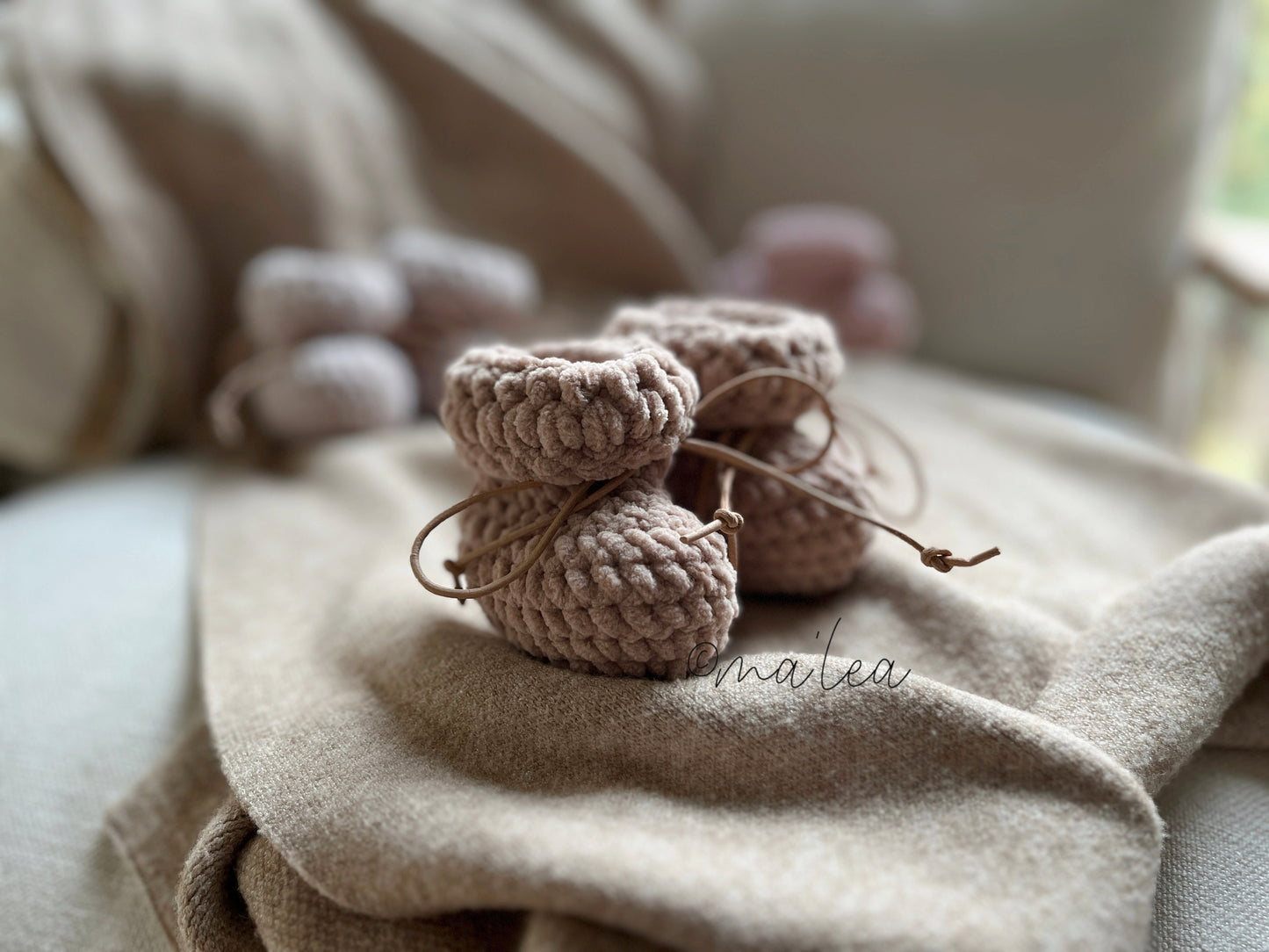Plushy Booties mit Lederband Babysocken ma'lea