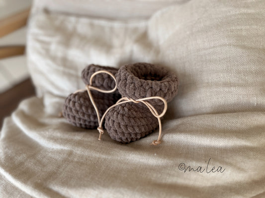 Plushy Booties mit Lederband Babysocken ma'lea