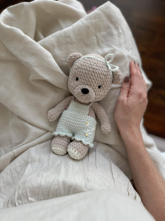 Frühlingsbärchen Lucca Kuscheltier ma'lea