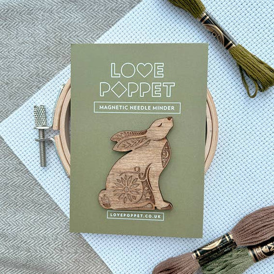 Love Poppet - sitzender Hase - Magnetischer Nadelhalter Nadelhalter Love Poppet