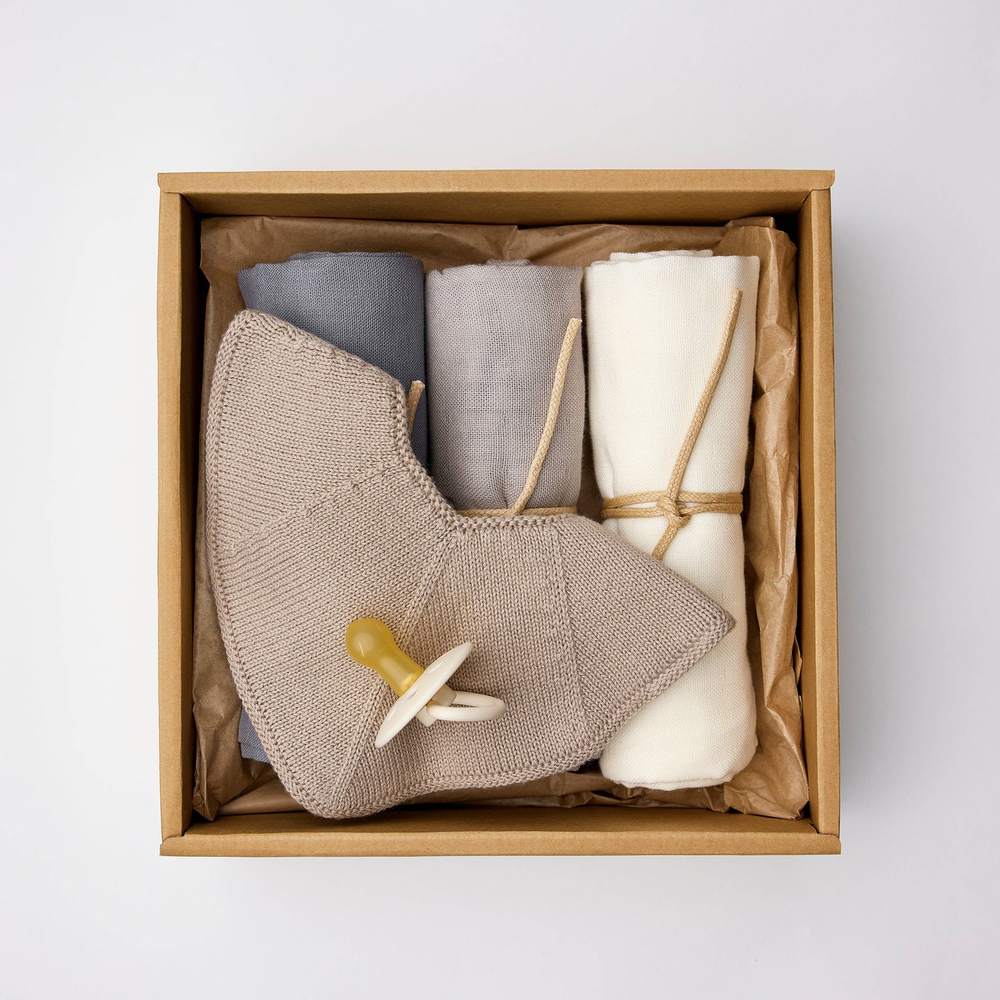 Geschenkbox für Babys - Silver Clouds - Saga Copenhagen