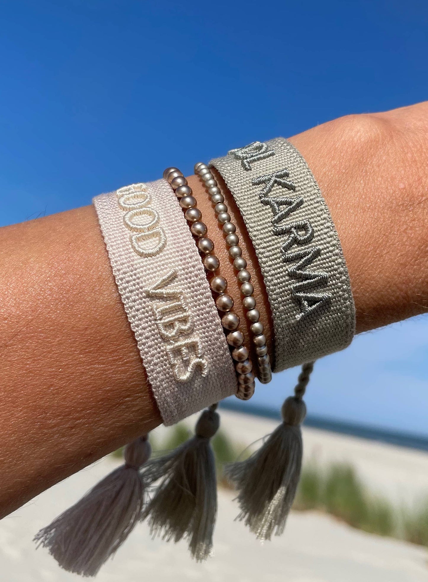 COOL KARMA Statement Armband gewebt, bestickt