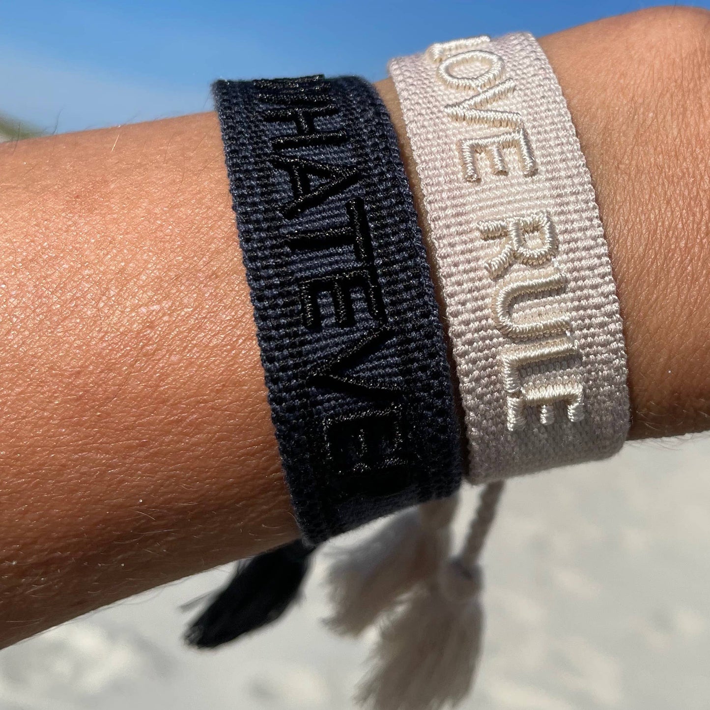 WHATEVER Statement Armband gewebt, bestickt