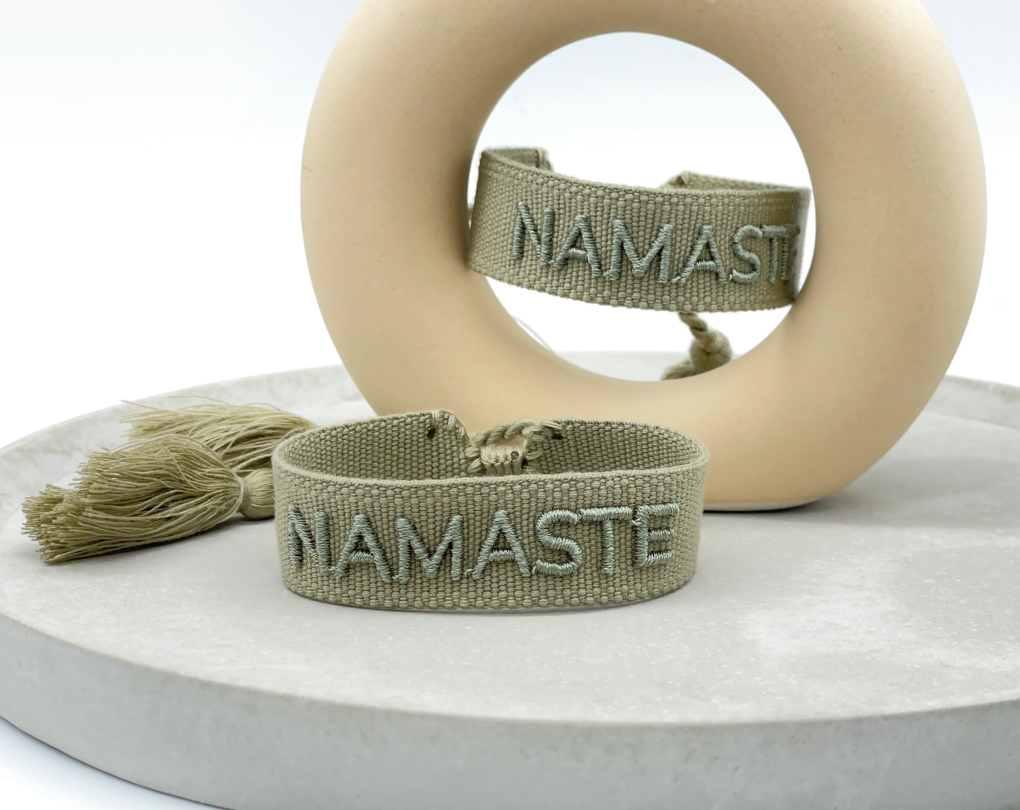 NAMASTE Statement Armband gewebt, bestickt Armband Parsley & Pepper