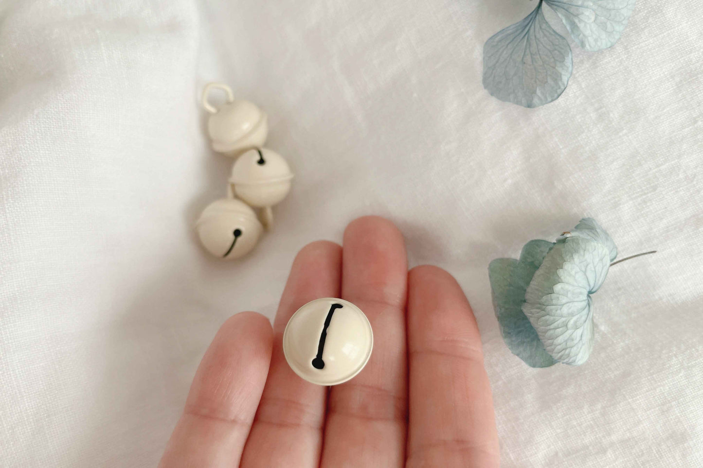 Rollenglöckchen 15 mm elfenbein für kreative Bastelprojekte und Dekoration - Malea.boutique