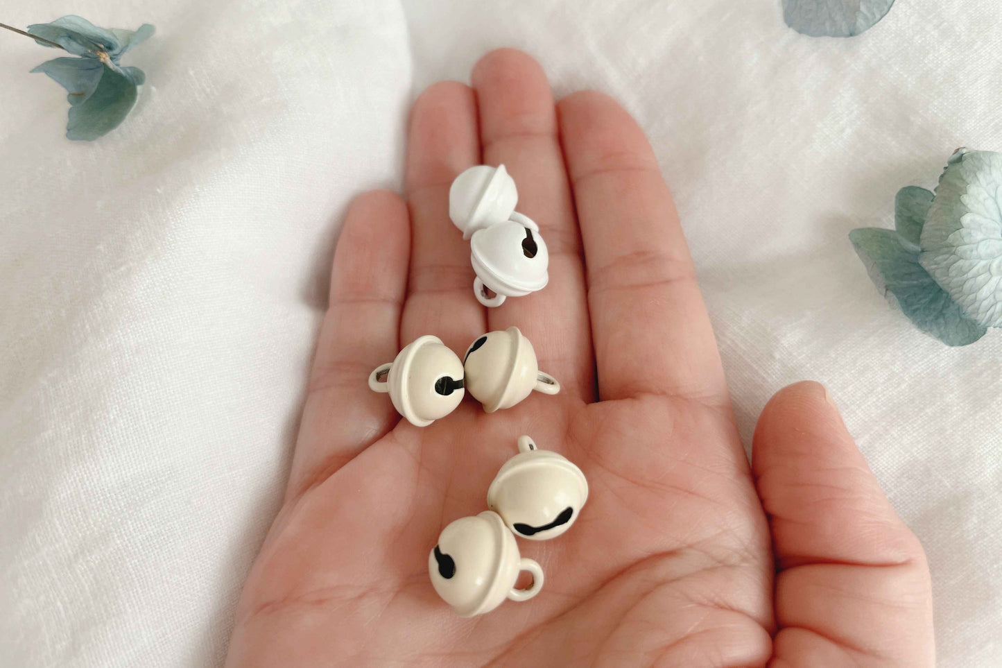 Rollenglöckchen 11 mm elfenbein für kreative Bastelprojekte - Malea.boutique