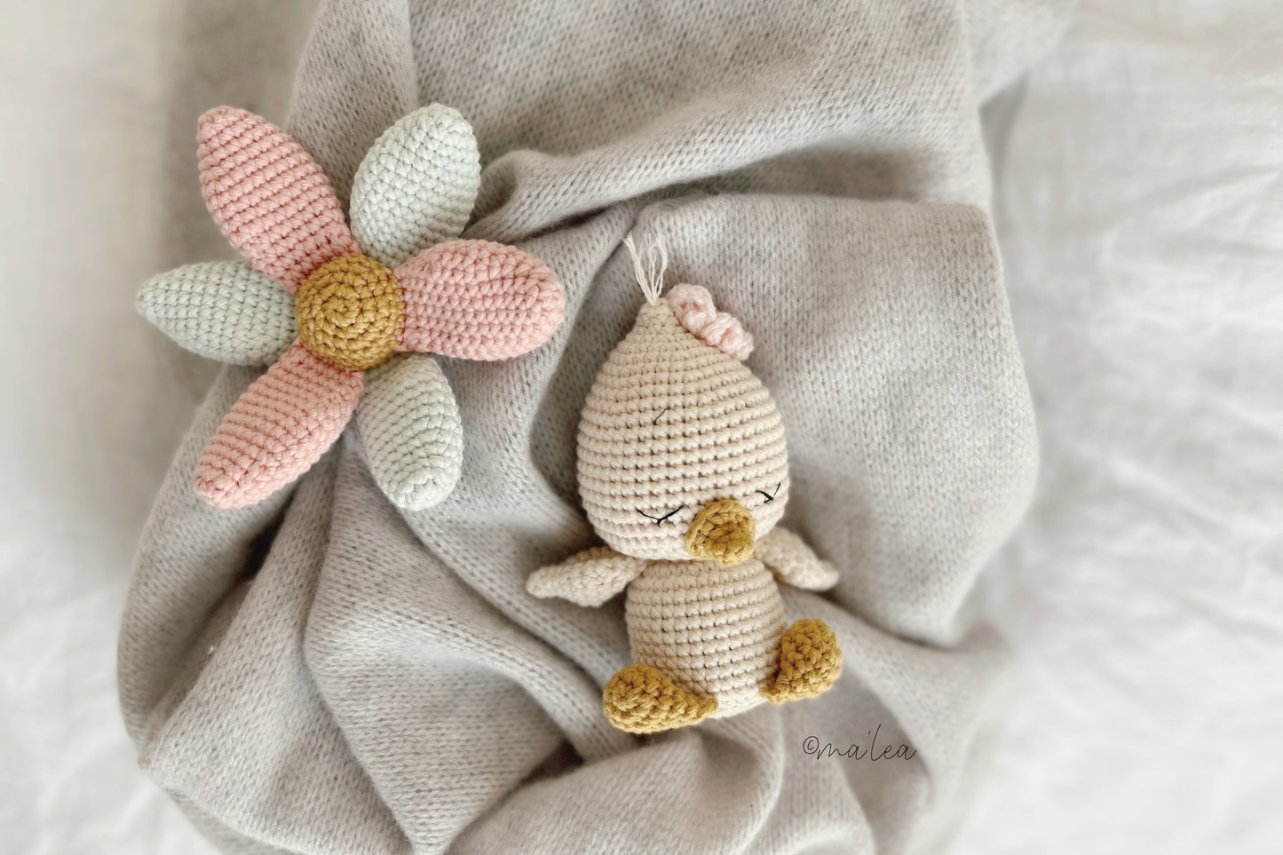 Set Küken mit Blume Babyrassel ma'lea