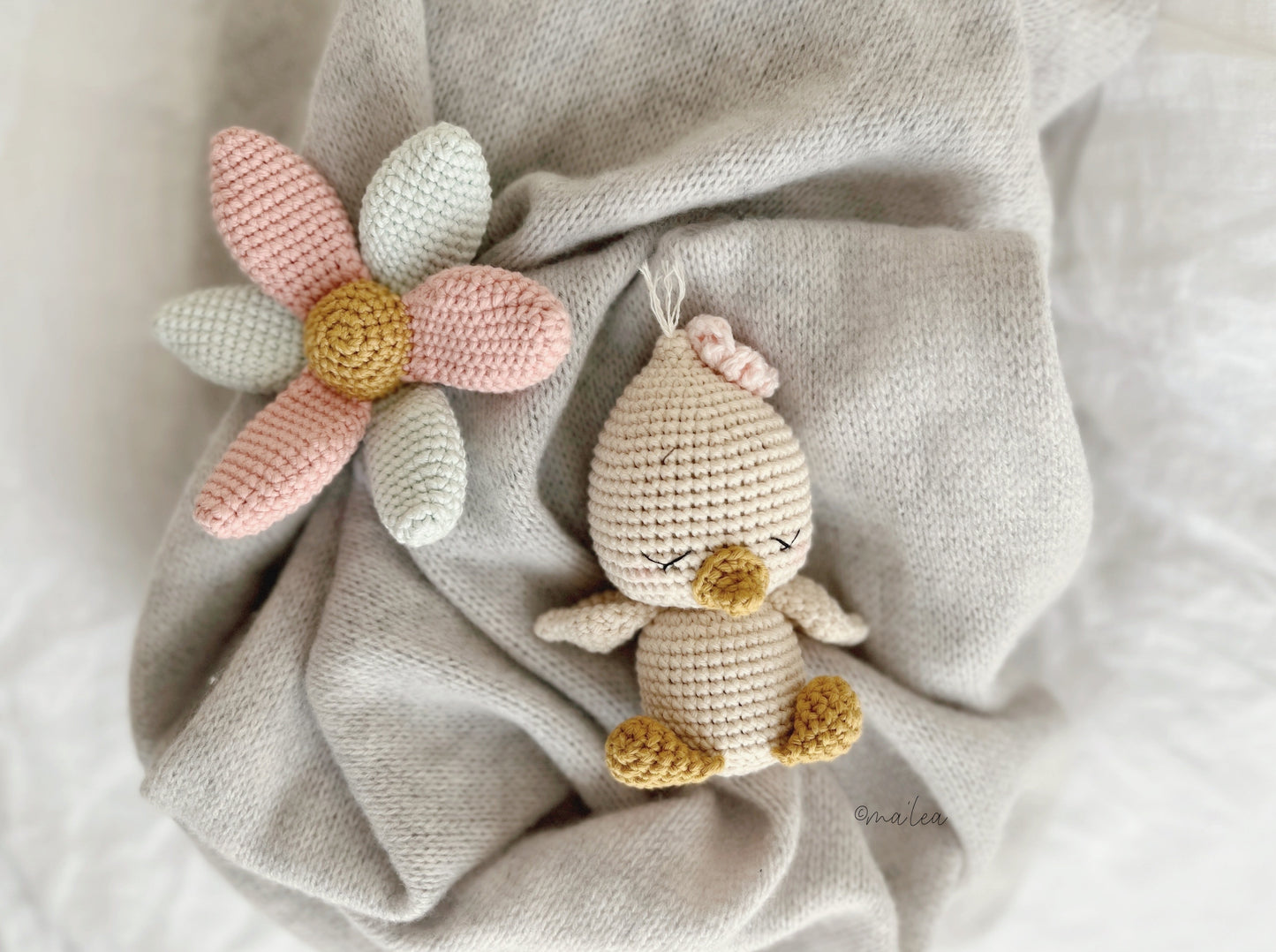 Set Küken mit Blume Babyrassel ma'lea