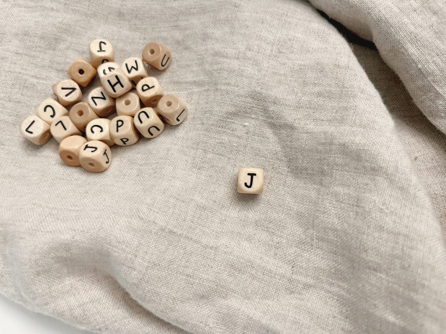 Geprägte Buchstabenwürfel, 10 mm, J malea.boutique