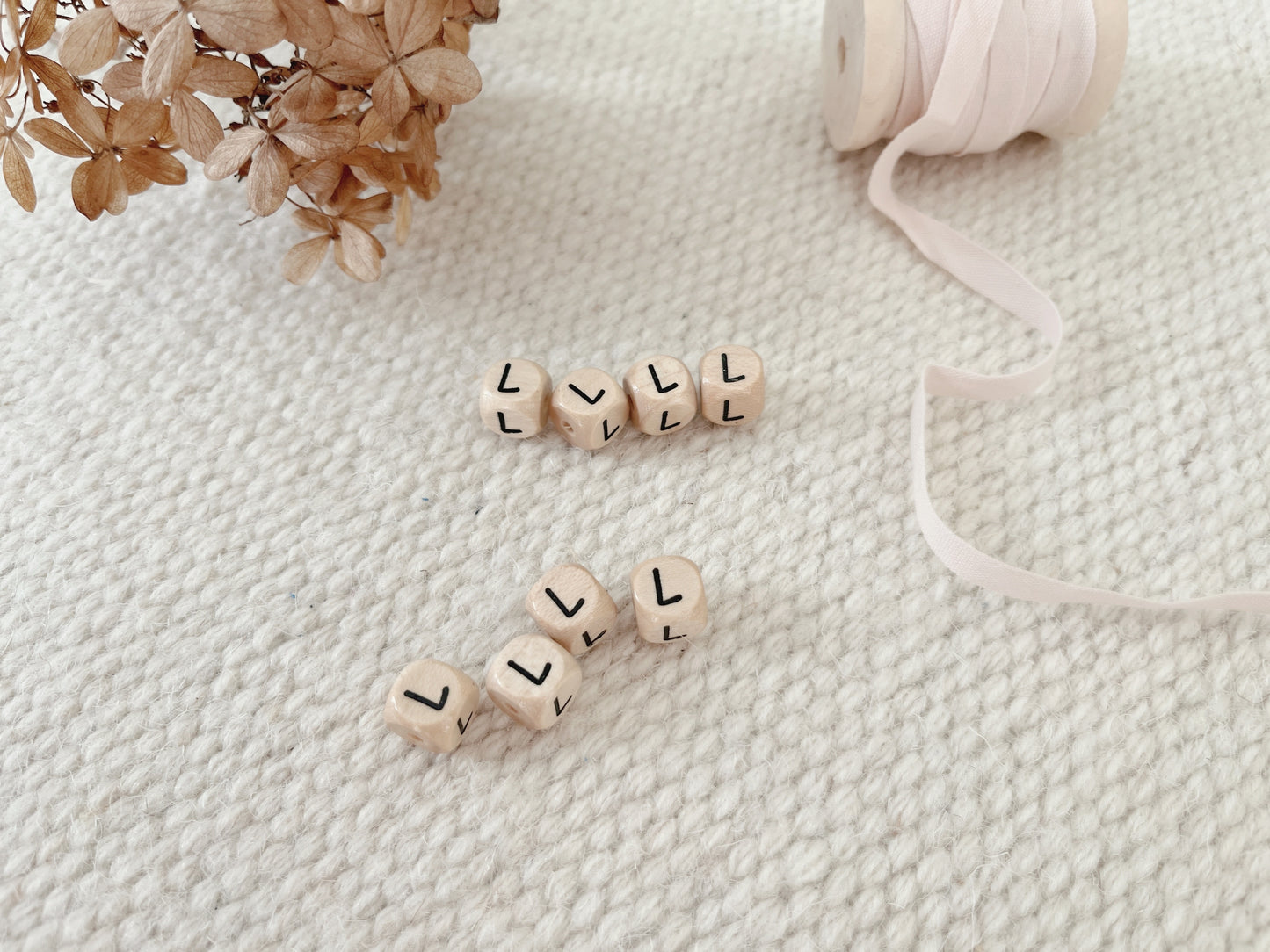 Geprägte Buchstabenwürfel, 10 mm, L Dunkel malea.boutique