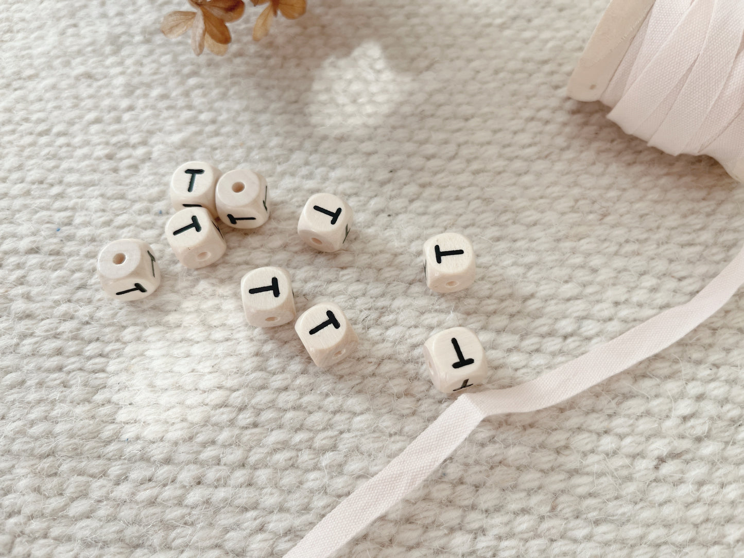 Geprägte Buchstabenwürfel, 10 mm, T