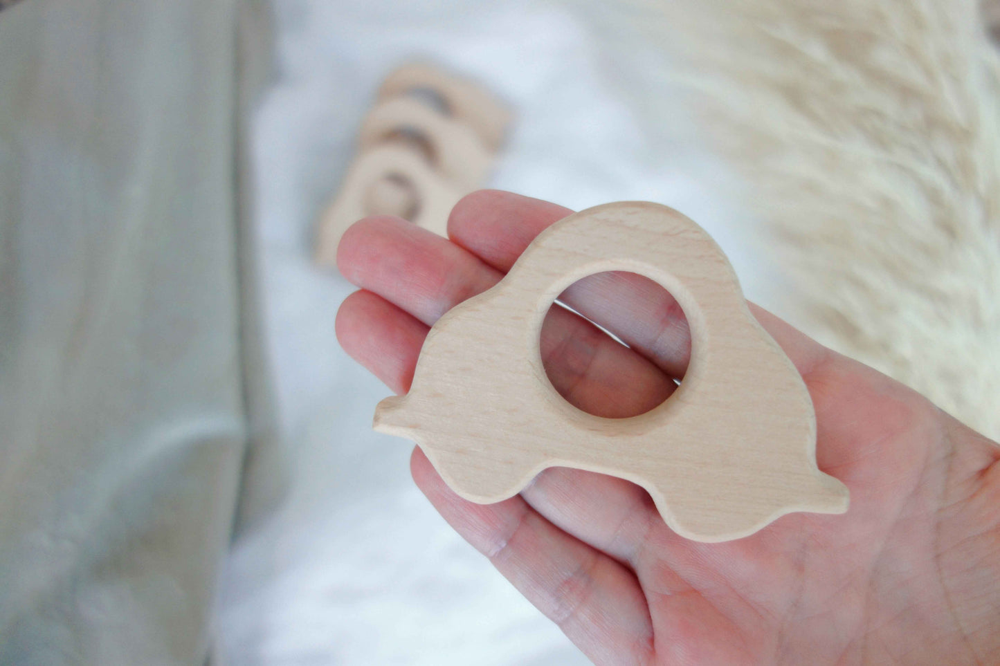 Greifling Auto aus Holz - Handgemachtes Spielzeug für Babys und Kleinkinder - Malea.boutique