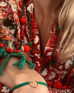 Macramé-Armband smaragdgrün mit goldenem Herz Armband Lykke lille