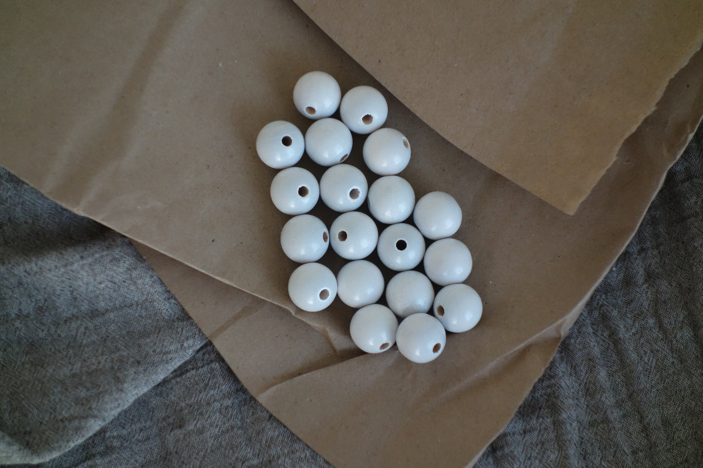 Round beads white - 15mm