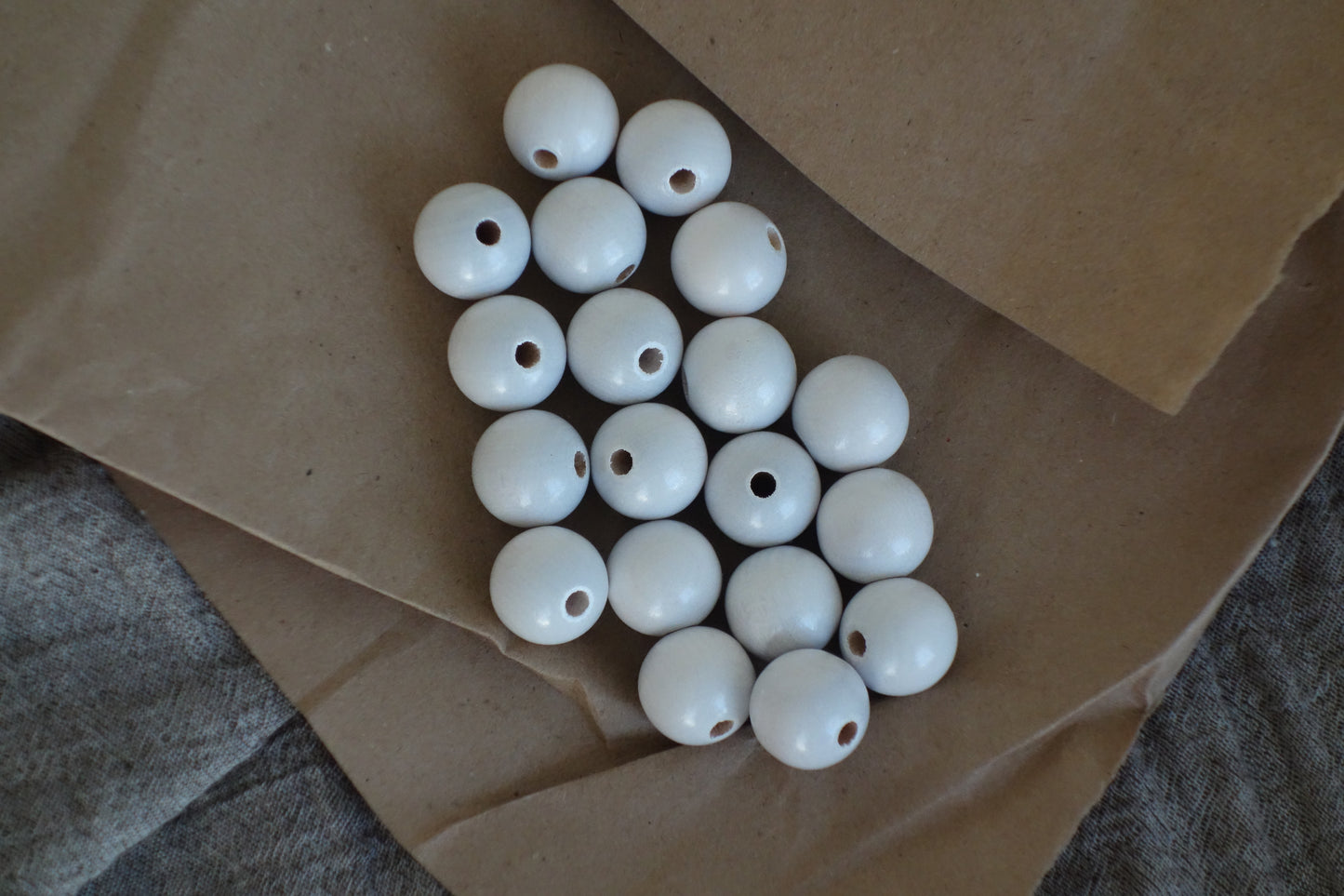 Round beads white - 15mm