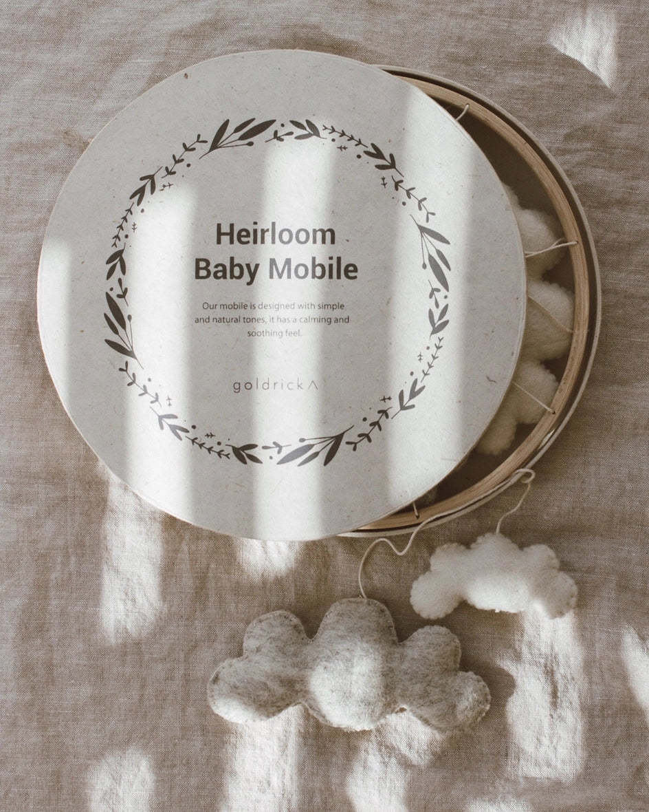 Heirloom Baby Mobile -  Natürliche Wolle